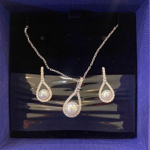 Swarovski earring and necklace set - silver with pearl